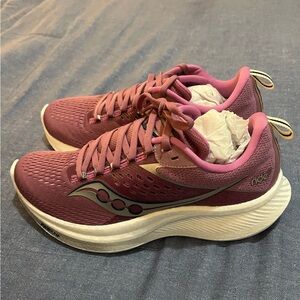 Saucony Ride 17 Women’s Size 7.5 – Orchard/Silver – NEW